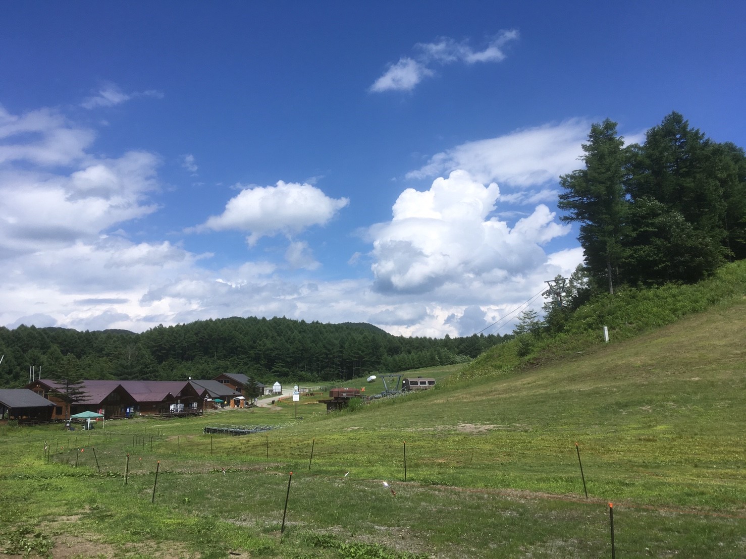 アースマイルビレッジはスキー場を利用した広大なキャンプ場！【群馬  